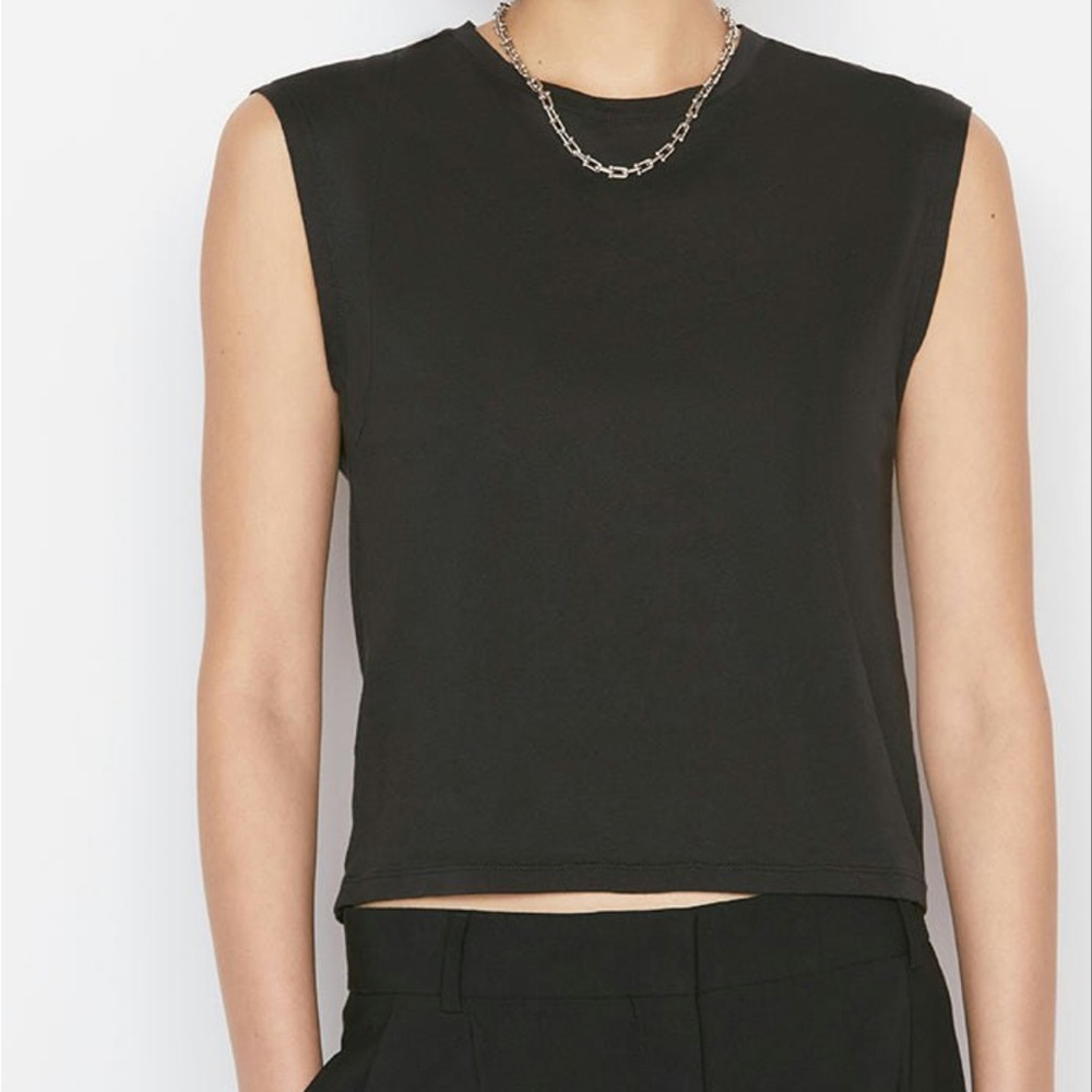 Le High Rise Muscle Tee in Noir